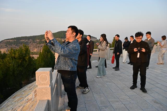 沿着黄河遇见海｜采访团走进东平黄河文化广场：观三水交汇处的文明灯塔