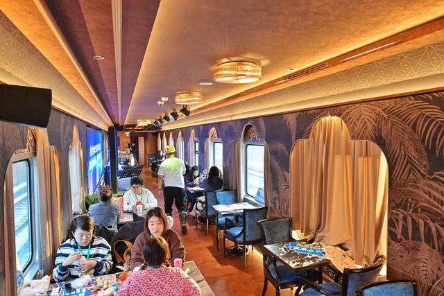 “伊春号-至尊亚雪”旅游专列首次“试跑”