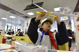 安徽合肥：首届青少年科技体育模型竞赛举行图片