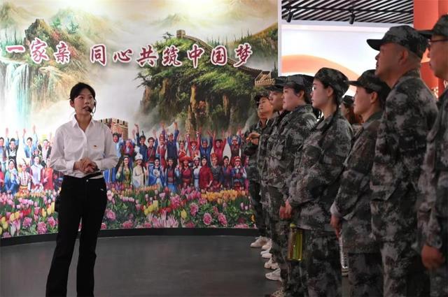 国防小镇青年讲活红色故事
