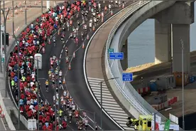 马拉松——2025港珠澳大桥半程马拉松赛开跑图片