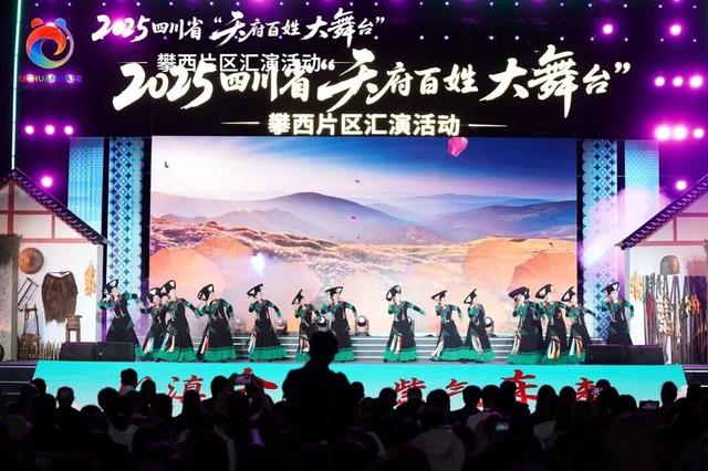 国庆中秋长假第二天，四川A级景区接待游客同比增长9.7%
