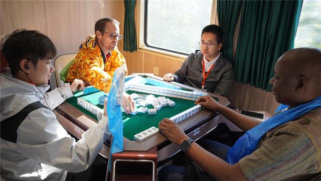 感受移动的文化会客厅 阿尔山号旅游专列正式运营