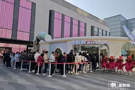 “一年绕地球几圈”的香飘飘在杭开店，排队半小时起步，市民回忆童年图片