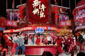 三大剧组开启“团圆饭比拼”， 彭昱畅为电影剃头假发掉落图片
