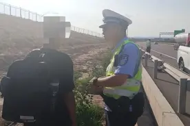 银川14岁男孩骑自行车上高速，目标陕西！图片