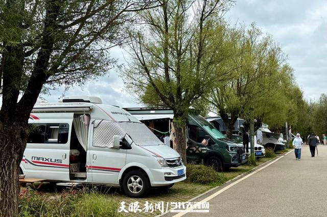 【生态保护】从“石漠坡”到绿满坡！ 草海北坡解锁生态旅游“慢”体验