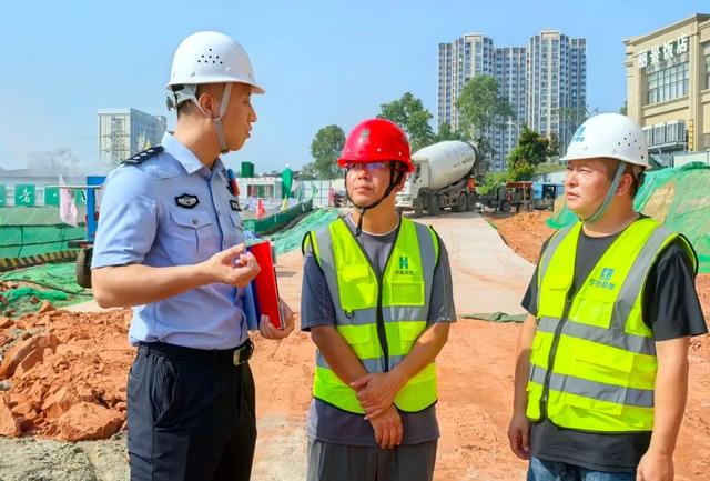 乐警相随“文旅警务”，护航文旅发展，伴您乐游乐山！