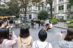 串烧《繁花》金曲，香港弦乐团在弓弦之上重温1990年代图片