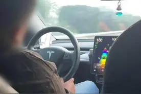 高速上“狂飙”，司机打着呼噜睡着了？顺风车乘客被吓坏，平台回应图片