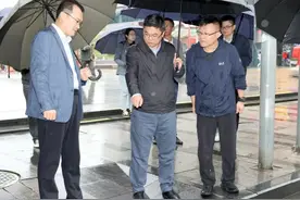 书记区长查防汛 | 杨浦区主要领导检查防汛防台工作图片