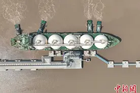 中国最大液化天然气储备基地迎来第100艘LNG船靠港图片