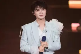 一夜奔赴4台晚会，周深成跨年晚会最忙歌手！今晚又将亮相图片