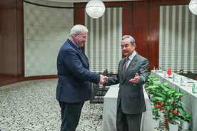 王毅会见乌克兰外长瑟比加：中方期望达成和平协议图片