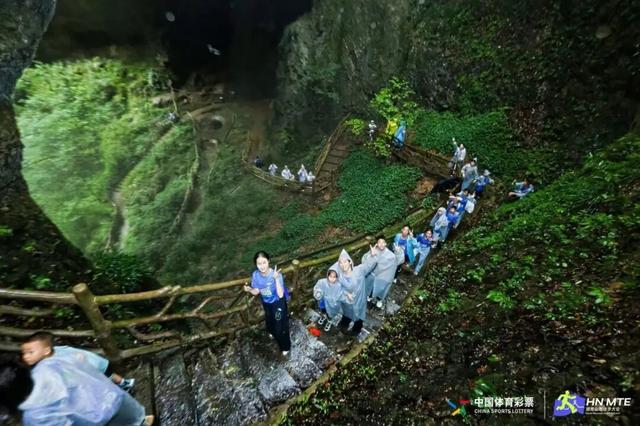 徒步大会与星空音乐会点亮湘西洛塔，八百行者“向野而行”