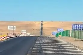 青海“U型”公路加装围栏，告别“乱停车拍照”时代