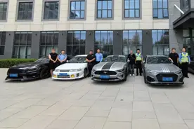 改装排气筒，不轰油门也有巨响！北京警方查获多起“炸街”案件图片