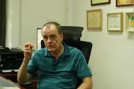 这个老外不会说中文却会唱京剧图片