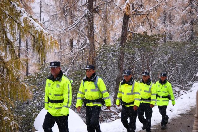 警眼看一线｜丹东派出所，党岭迷途的“引路人”