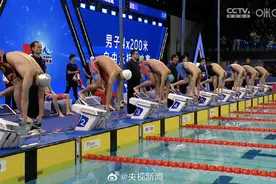 祝贺！潘展乐、汪顺、孙杨、费立纬合力夺冠图片