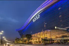 两次流拍后易主！东方雨虹接手成都环球中心天堂洲际大饭店 拟再次转让图片