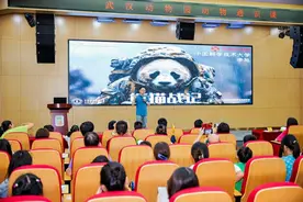 武汉动物园举办熊猫“武林”五周岁生日庆典图片