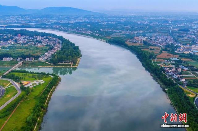 湖北宜都现平流雾景观 清江化身“云河”