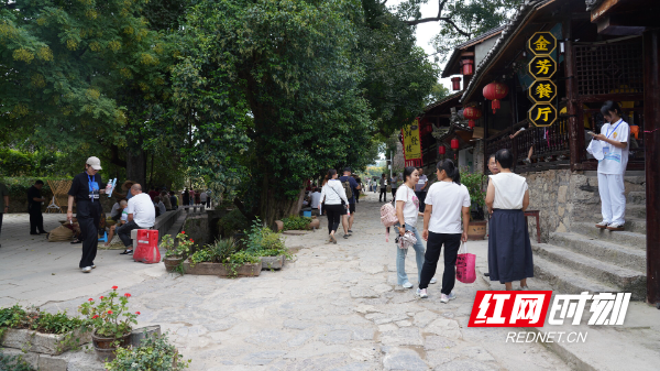 中方：错峰游升温体验宁静古村的“暖心之旅”
