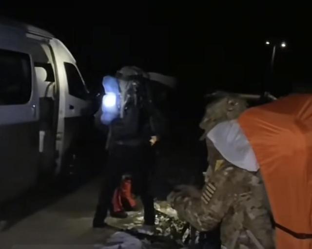 生死鳌太线：徒步禁区暗藏危险生意，有穿越服务开价4800