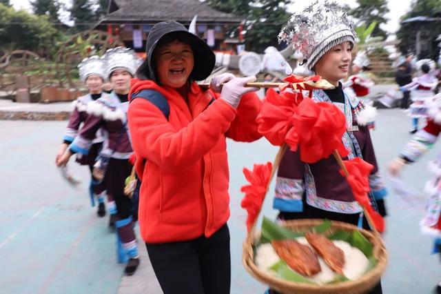 斗马招婿！来看看成为合格的融水苗族女婿需要几步？