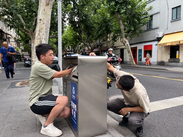 每天数万游客打卡衡复风貌区，带来1.5吨垃圾怎么办？垃圾箱也学会报警了！