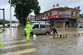 暴雨侵袭东莞，多处内涝严重，各部门打响城市守护战图片