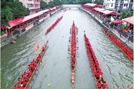 广州千年古村上演赛龙夺锦图片