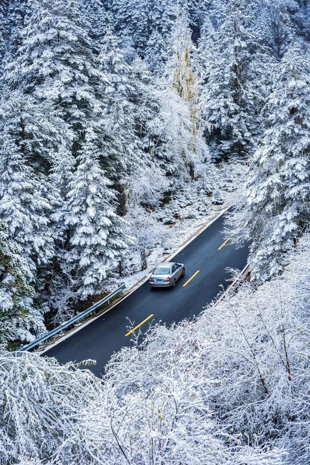 雪后的甘孜，走一路美一路！