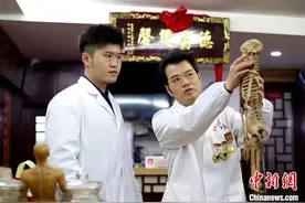 赣鄱“Z世代”：“95后”海归学中医 非遗传承路漫漫图片
