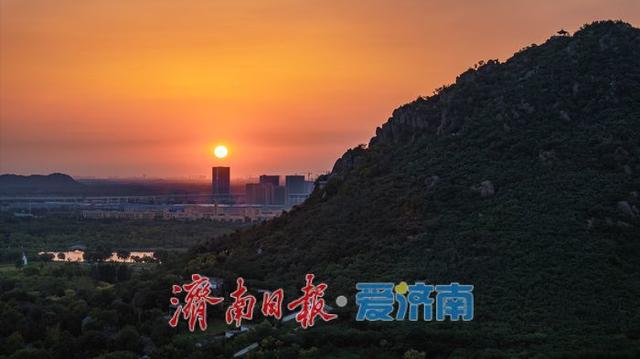 华山湖披上霞光盛装 ，演绎“湖光山色”醉美时刻 | 一年四季 泉在济南