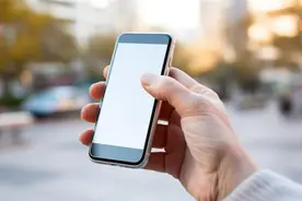 怀旧！成人版“躲猫猫”火了……9块9能玩一晚上，用上了北斗导航图片