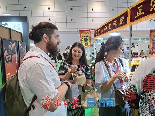 2025中国（济南）“泉·茶”国际文化艺术周启幕，泉韵茶香引中外宾客共赏