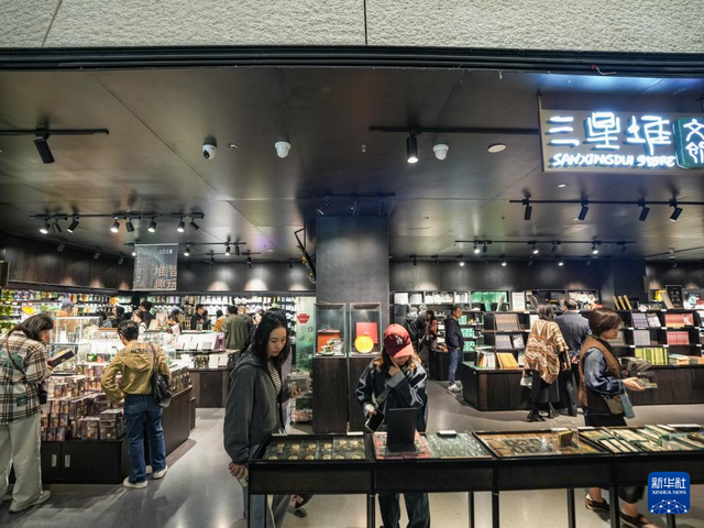 新时代中国调研行之文化中华｜文物的“新展厅”：三星堆文创潮玩的出圈密码