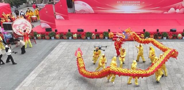 舞龙大会、民俗踩街、民俗展演、互动市集......安福县2026年喜迎新春文艺展演暨第四届民俗文化庙会预告来袭！