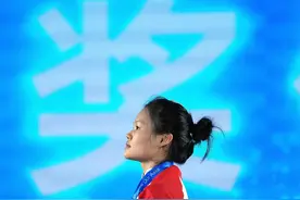 举重亚锦赛开赛 首日赵金红刷新抓举世界纪录图片