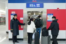 新春走基层丨北京地铁3号线：脚步丈量责任，服务传递温暖图片