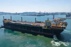 8小时“穿针引线”！烟台港助力中国高端海工设备走向世界图片