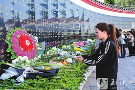 玉溪市各界开展清明祭英烈活动图片