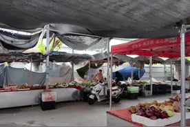 实探北京多家农贸市场：涨价多为绿叶菜，和产地降雨有关图片
