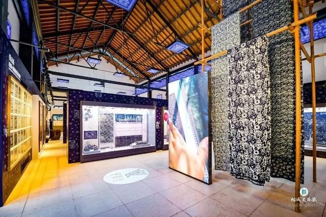 沪牌大军集体出动！这里堵车堵到猪肝红！出门导航1个半小时，实际开车4小时