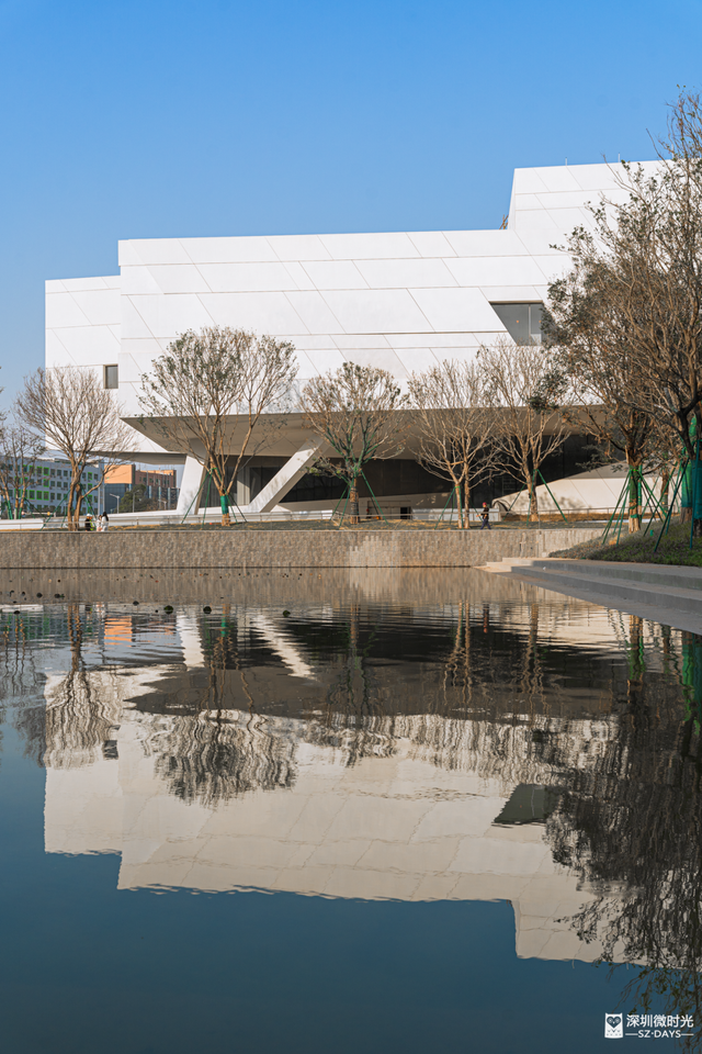 新地标！漂在水上的「白色山丘」，羡慕龙华人！