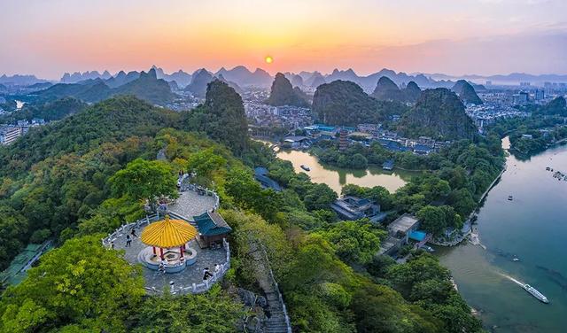 国庆必看！跟着诗词游桂林叠彩山，登高全攻略
