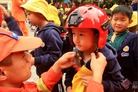 保山森林消防：“萌娃”牵手“火焰蓝” 营区开放日图片