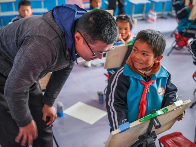 老俞闲话｜在海拔4800米，写下理想主义